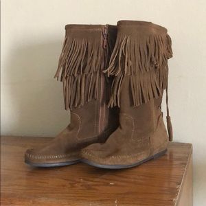Minnetonka 2-Layer Fringe Boots
